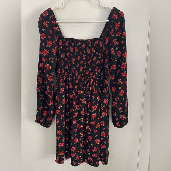 Old Navy Dresses & Skirts - Old Navy Black Long-Sleeve Floral Smocked Dress